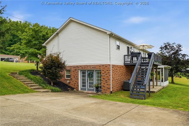 209 Smith Road, Nitro, WV 25143