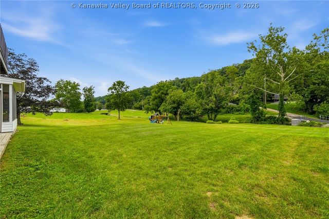 209 Smith Road, Nitro, WV 25143