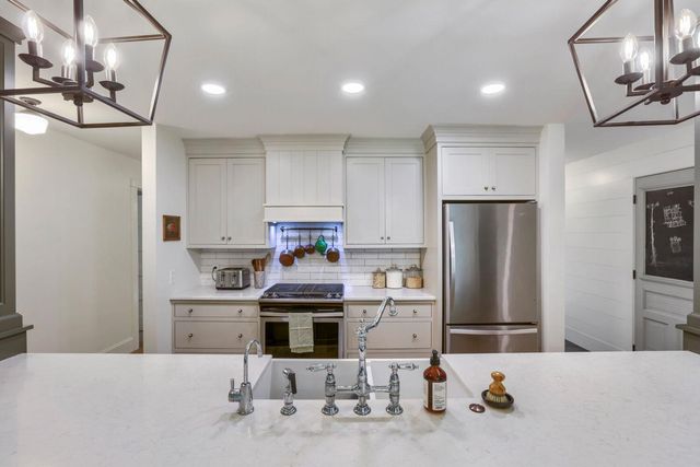 8605 Maple Grove Parkway N, Maple Grove, MN 55311