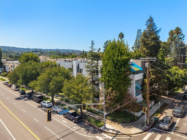 5151 Balboa 303, Encino, CA 91316