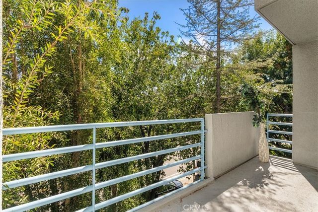 5151 Balboa 303, Encino, CA 91316