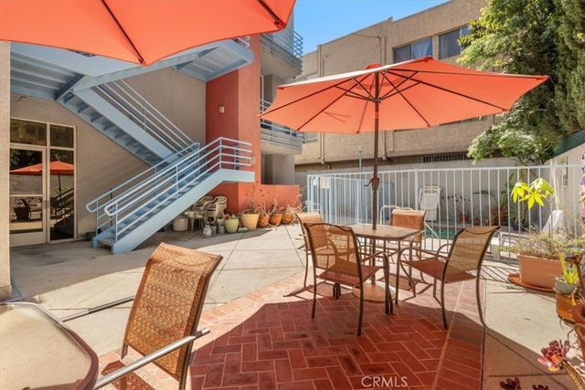 5151 Balboa 303, Encino, CA 91316