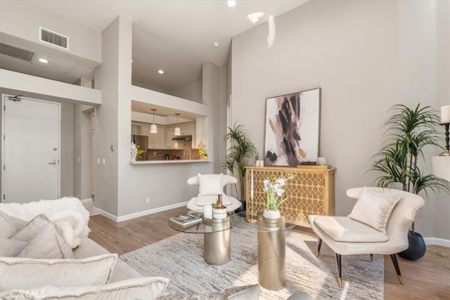 5151 Balboa 303, Encino, CA 91316