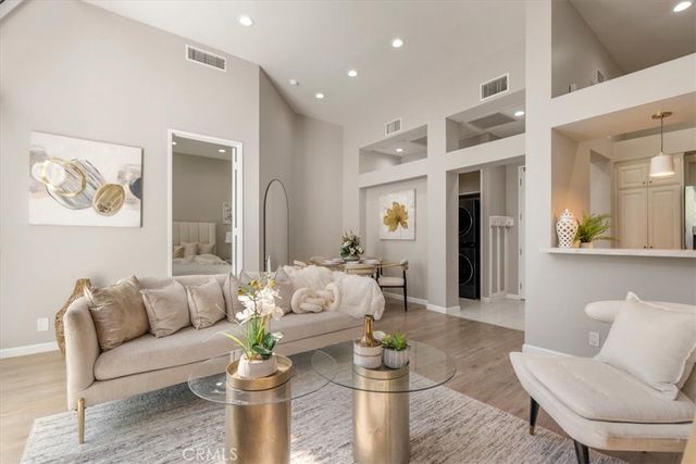 5151 Balboa 303, Encino, CA 91316