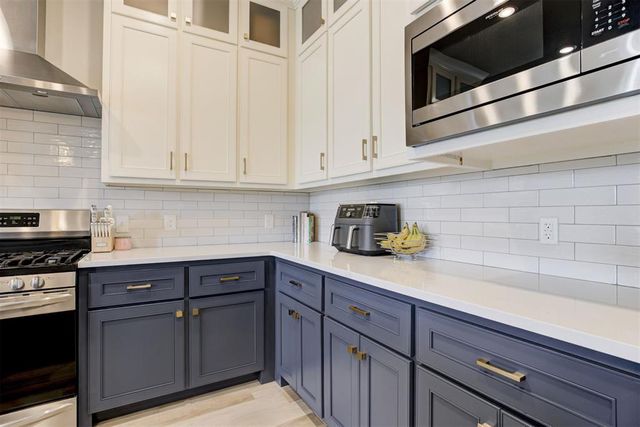 1812 W Zachary Way, Mustang, OK 73064