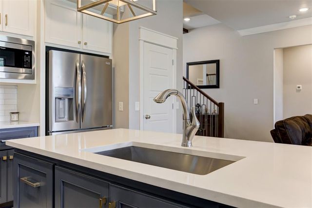 1812 W Zachary Way, Mustang, OK 73064