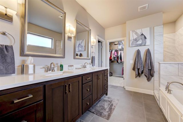 1812 W Zachary Way, Mustang, OK 73064