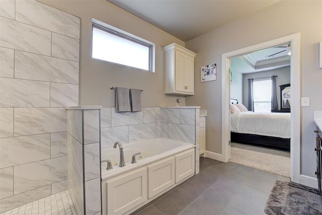 1812 W Zachary Way, Mustang, OK 73064