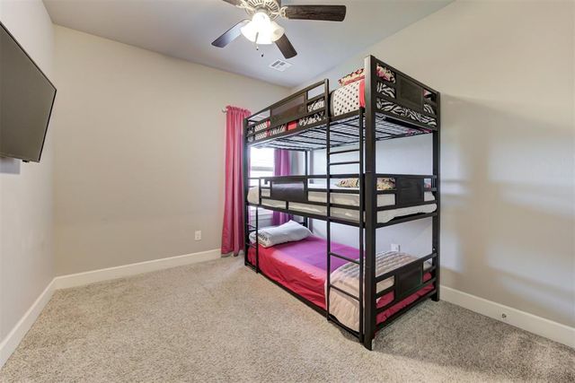 1812 W Zachary Way, Mustang, OK 73064