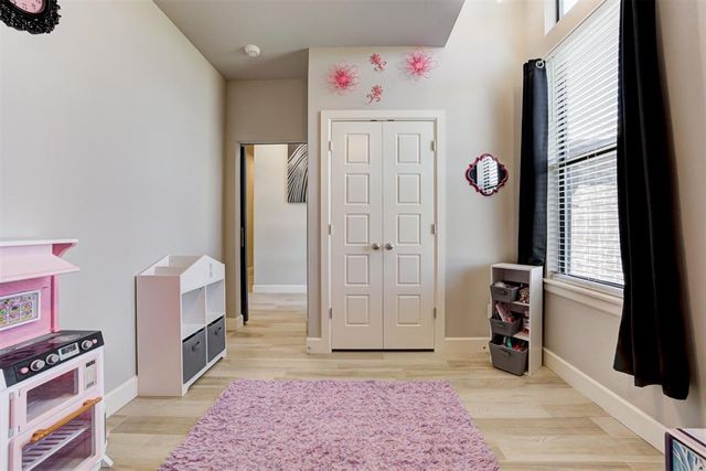 1812 W Zachary Way, Mustang, OK 73064