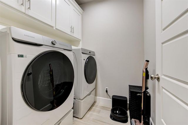 1812 W Zachary Way, Mustang, OK 73064