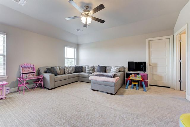 1812 W Zachary Way, Mustang, OK 73064