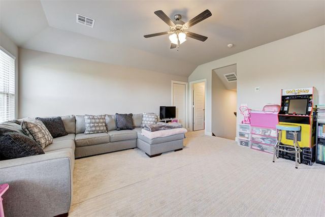 1812 W Zachary Way, Mustang, OK 73064