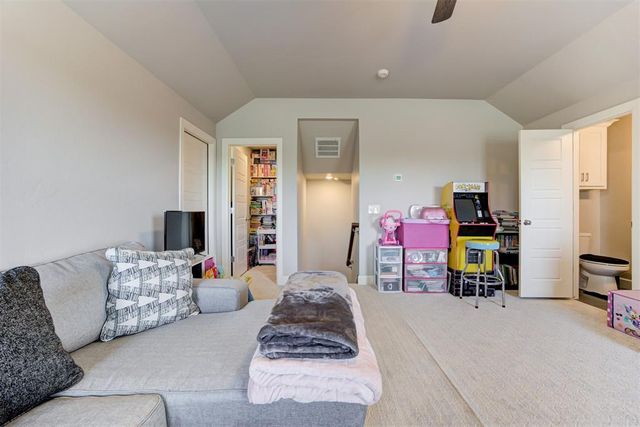 1812 W Zachary Way, Mustang, OK 73064