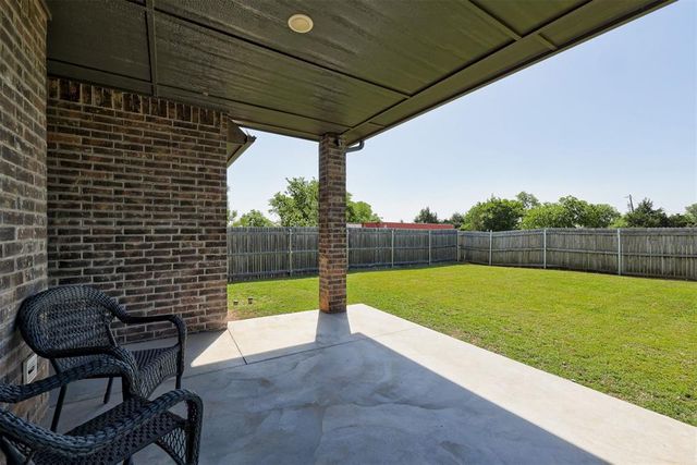 1812 W Zachary Way, Mustang, OK 73064