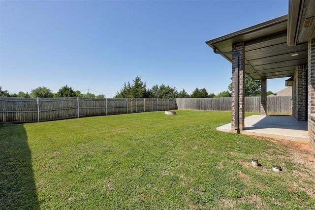 1812 W Zachary Way, Mustang, OK 73064