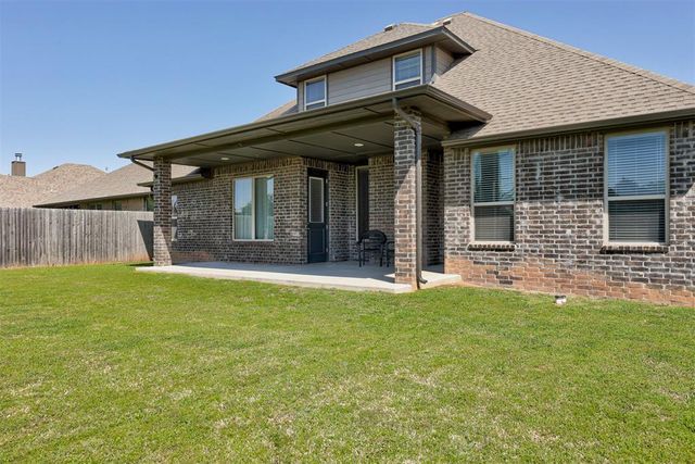 1812 W Zachary Way, Mustang, OK 73064