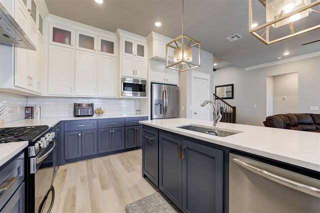 1812 W Zachary Way, Mustang, OK 73064