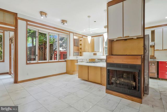 997 N SYCAMORE ST N, Falls Church, VA 22046