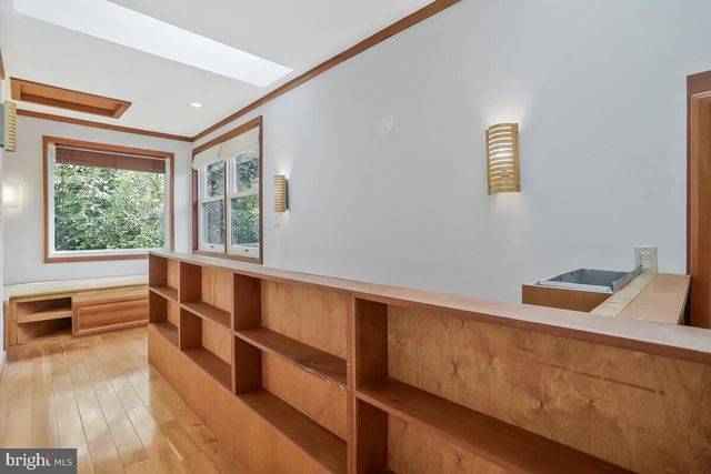 997 N SYCAMORE ST N, Falls Church, VA 22046