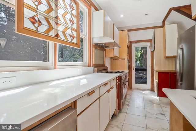 997 N SYCAMORE ST N, Falls Church, VA 22046