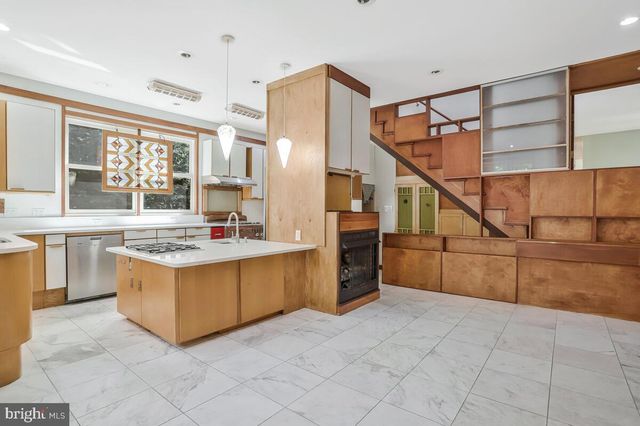 997 N SYCAMORE ST N, Falls Church, VA 22046