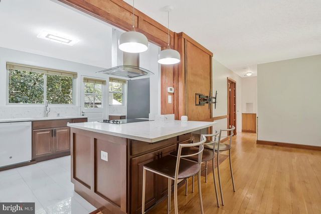 997 N SYCAMORE ST N, Falls Church, VA 22046