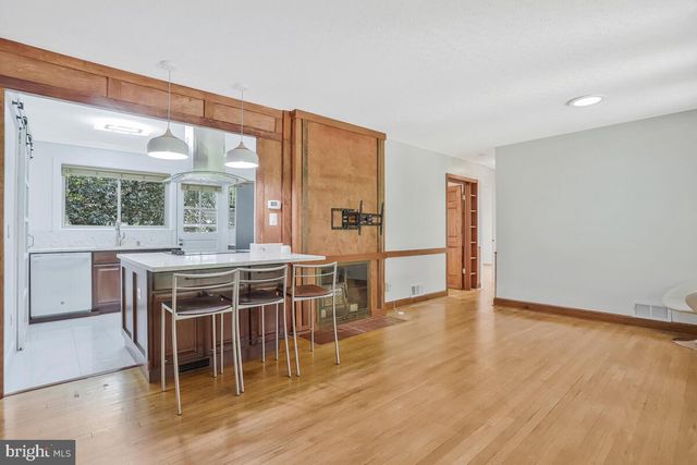 997 N SYCAMORE ST N, Falls Church, VA 22046