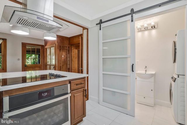 997 N SYCAMORE ST N, Falls Church, VA 22046