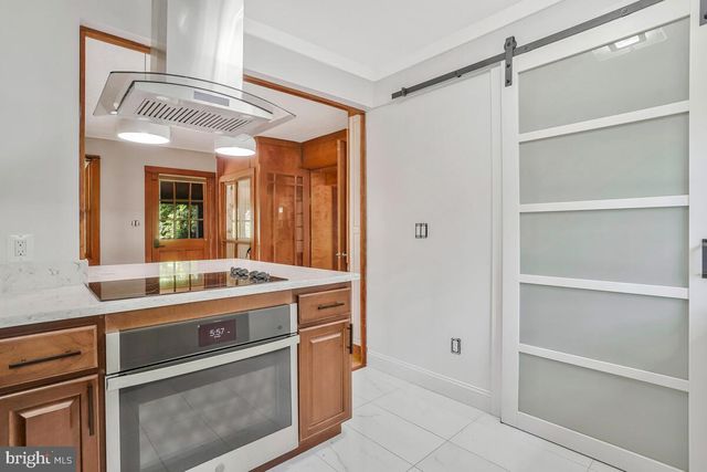 997 N SYCAMORE ST N, Falls Church, VA 22046