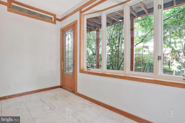 997 N SYCAMORE ST N, Falls Church, VA 22046