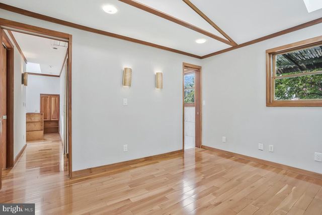 997 N SYCAMORE ST N, Falls Church, VA 22046