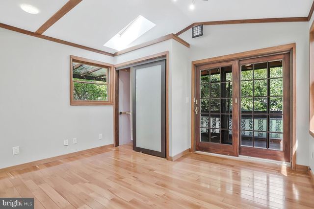 997 N SYCAMORE ST N, Falls Church, VA 22046