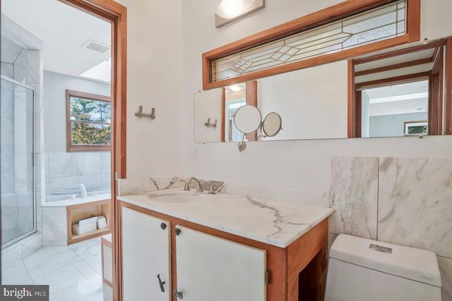 997 N SYCAMORE ST N, Falls Church, VA 22046