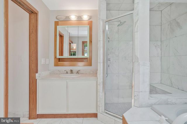 997 N SYCAMORE ST N, Falls Church, VA 22046