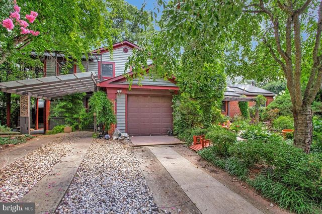 997 N SYCAMORE ST N, Falls Church, VA 22046