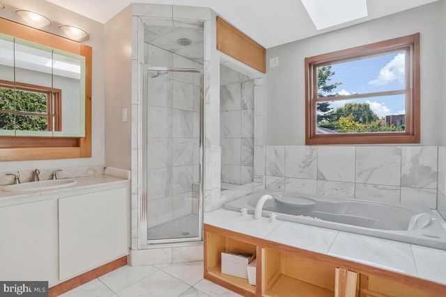 997 N SYCAMORE ST N, Falls Church, VA 22046