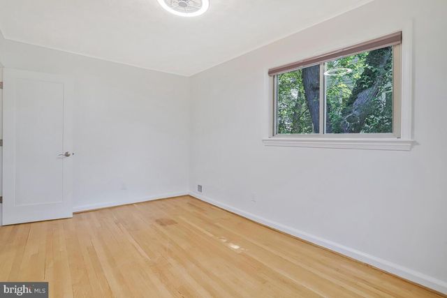 997 N SYCAMORE ST N, Falls Church, VA 22046