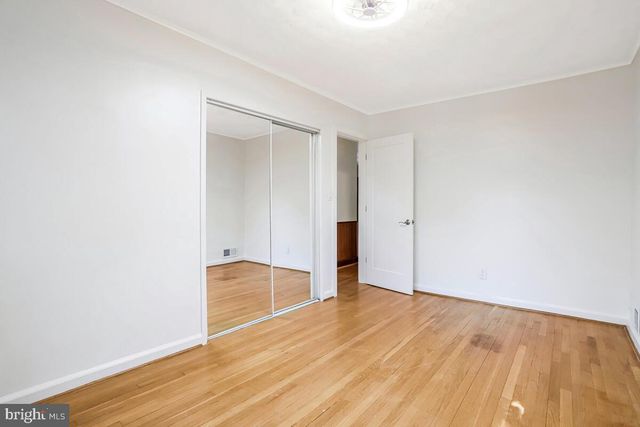 997 N SYCAMORE ST N, Falls Church, VA 22046