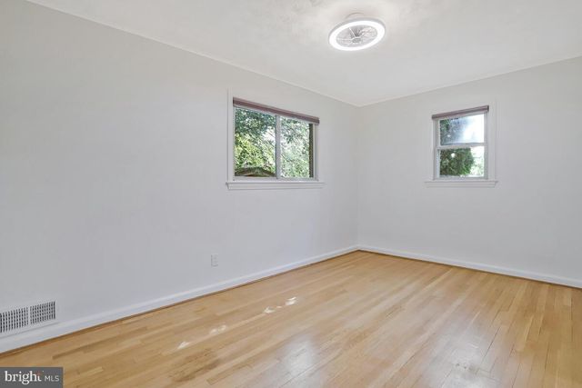 997 N SYCAMORE ST N, Falls Church, VA 22046