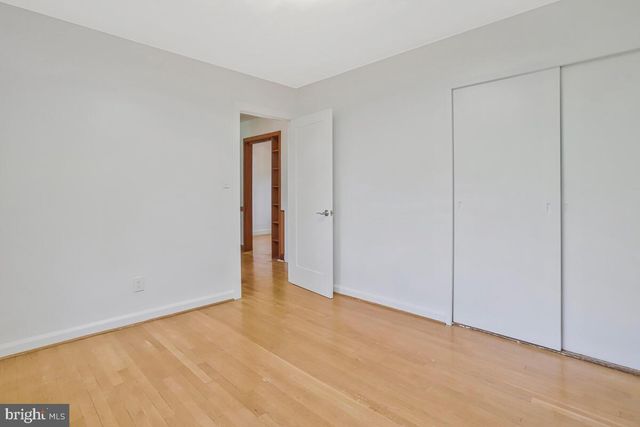 997 N SYCAMORE ST N, Falls Church, VA 22046