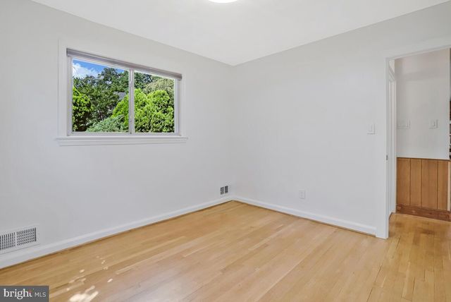 997 N SYCAMORE ST N, Falls Church, VA 22046