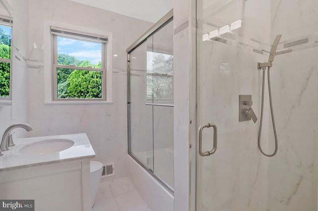 997 N SYCAMORE ST N, Falls Church, VA 22046