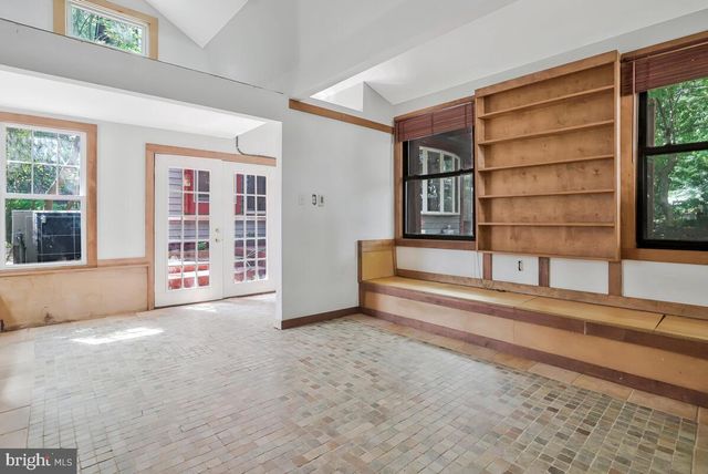 997 N SYCAMORE ST N, Falls Church, VA 22046