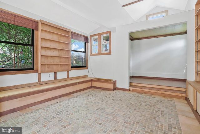 997 N SYCAMORE ST N, Falls Church, VA 22046