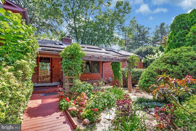 997 N SYCAMORE ST N, Falls Church, VA 22046