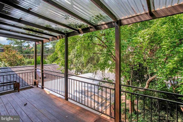 997 N SYCAMORE ST N, Falls Church, VA 22046