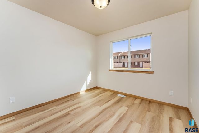 1300 N POPLAR Ave Avenue, Tea, SD 57064