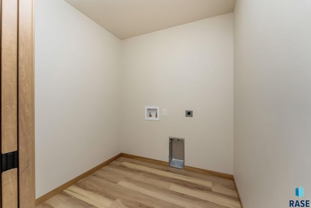 1300 N POPLAR Ave Avenue, Tea, SD 57064