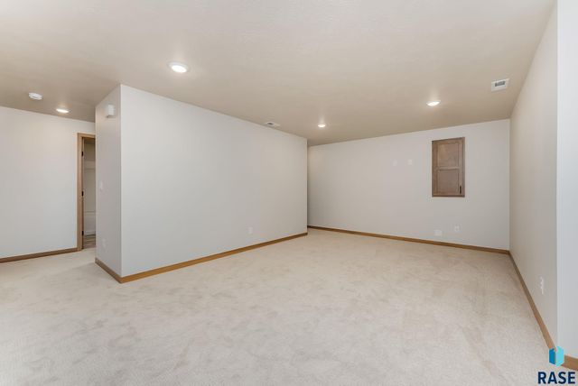 1300 N POPLAR Ave Avenue, Tea, SD 57064